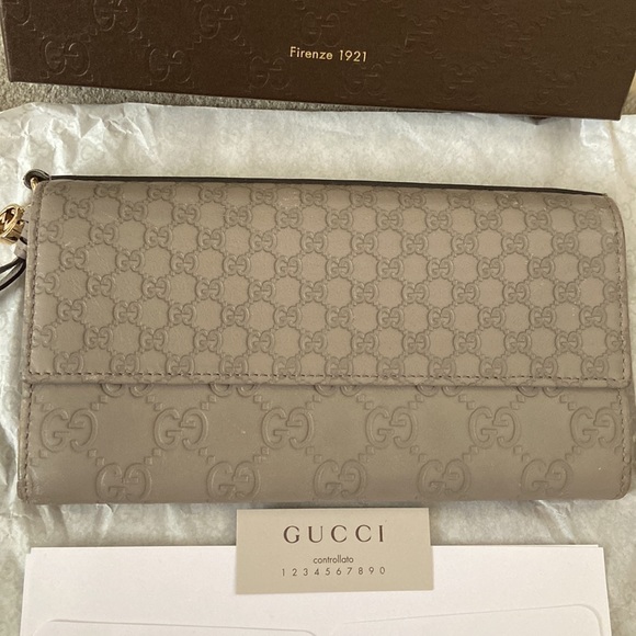 Gucci - Picture 2 of 11